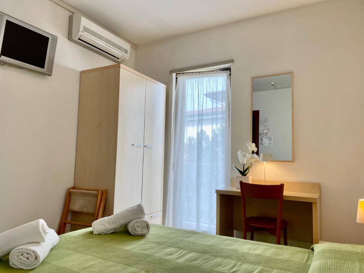 Pensione Ornella Lignano Sabbiadoro Exterior foto