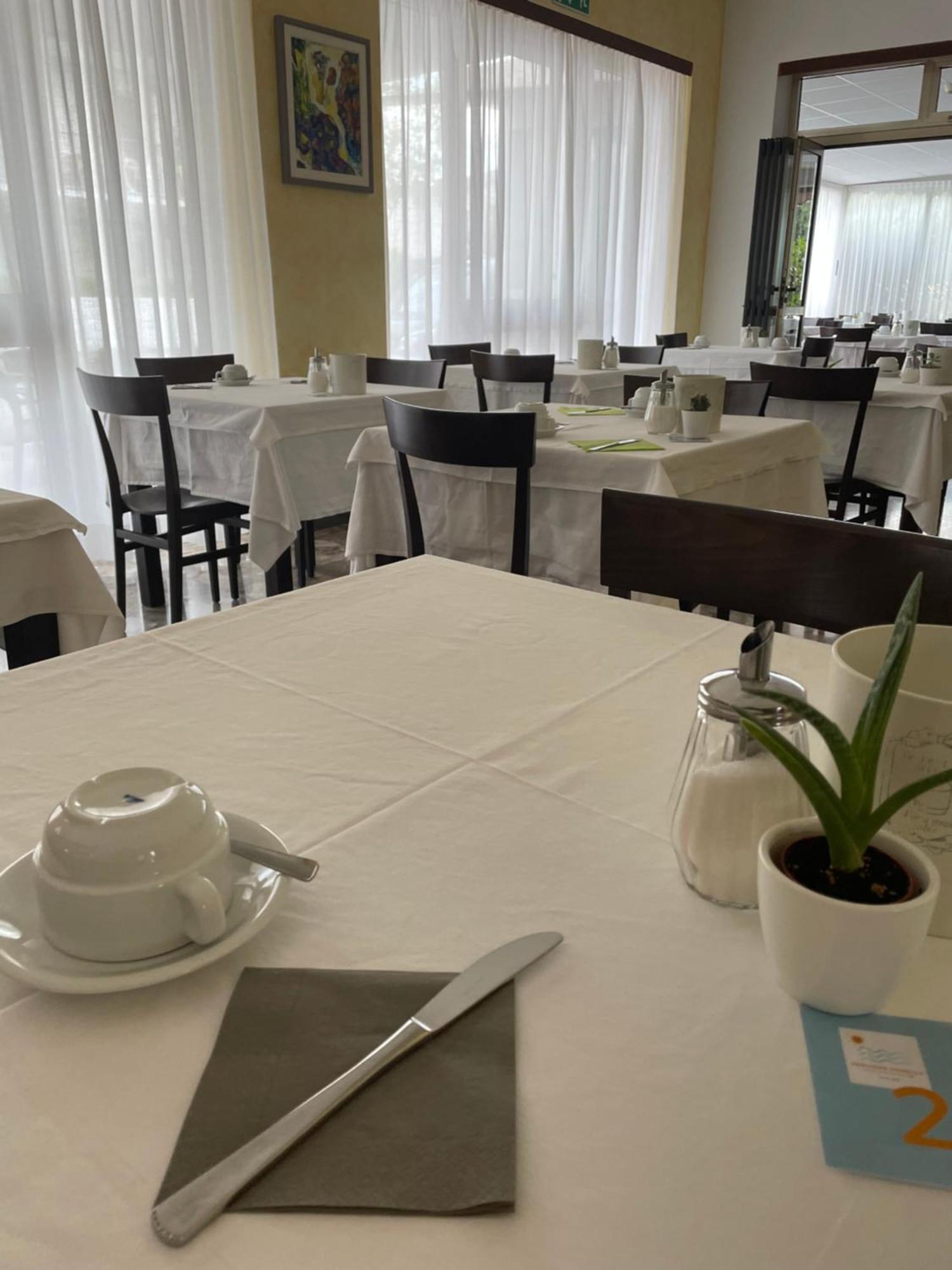 Pensione Ornella Lignano Sabbiadoro Exterior foto