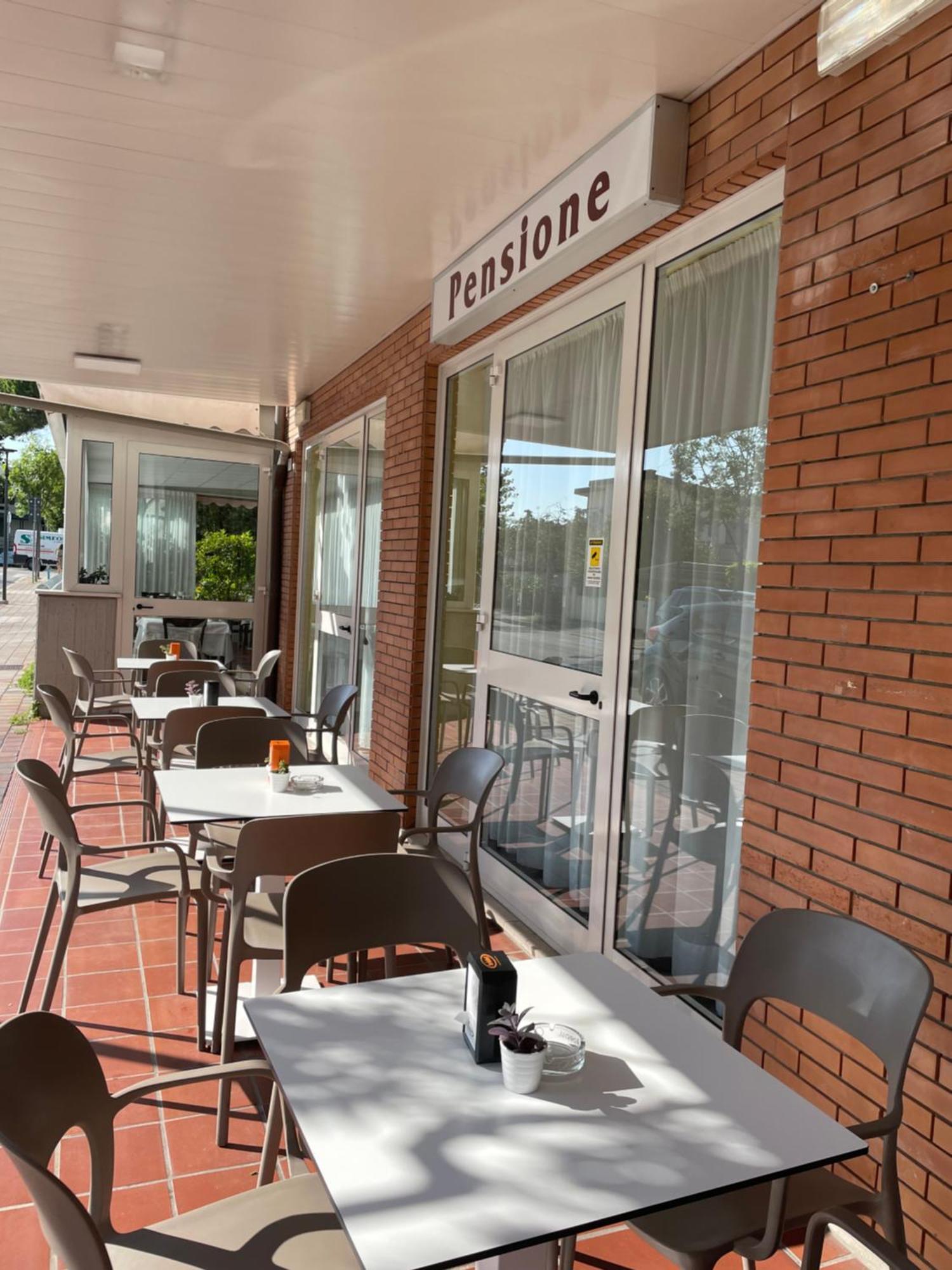 Pensione Ornella Lignano Sabbiadoro Exterior foto